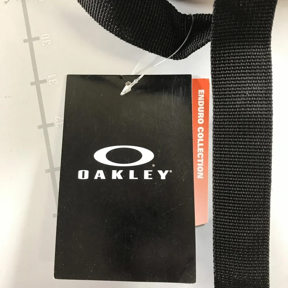 Oakley Enduro 22 Fired Brick Red 19